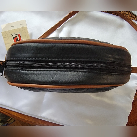 Leather Crossbody bag by PIEL - Picture 4 of 8